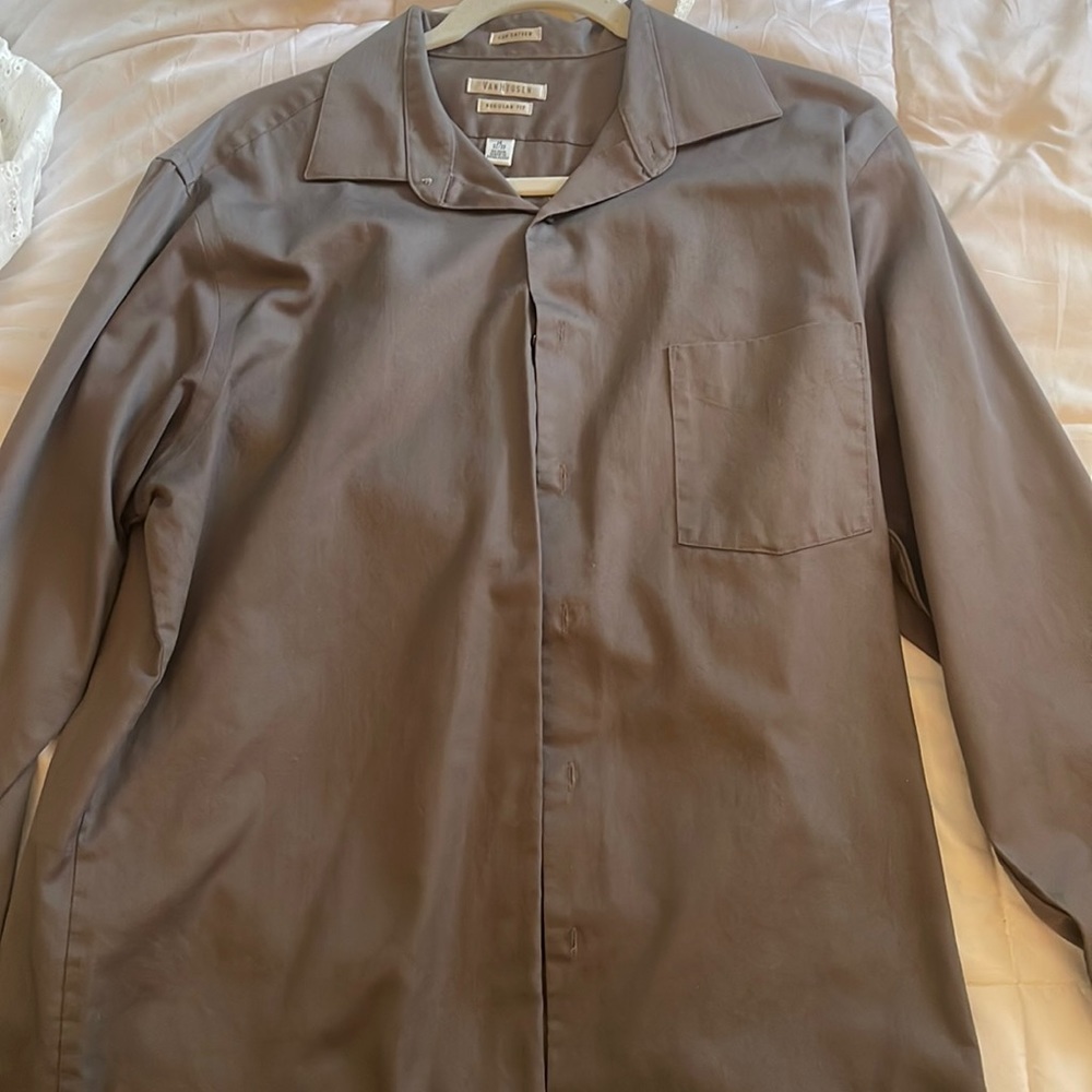 Grey Van Heusen button up dress shirt. Great condition only worn a couple times